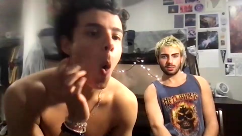 tworoommates  12-04-2023 video sexy