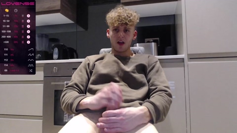 dominantalex182  14-04-2023 video Topless