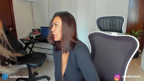 emillybrowm 18-04-2023 Topless 