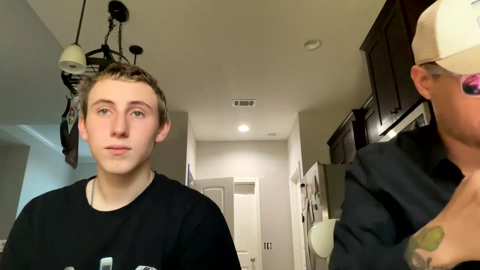 holdthesausagehostage  22-04-2023 video kissing