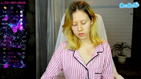 lucy-ellis 18-05-2023 natural CamSoda