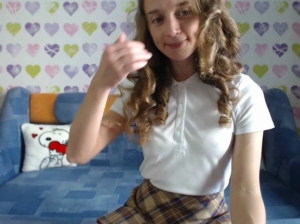 ShySchoolGrl 07-10-2018 Topless  Recorded Toys