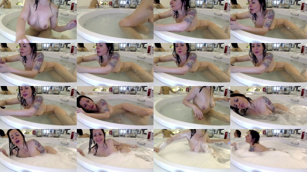 naughtyelle 16-04-2019 Topless  Recorded Topless