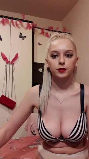 monikag 04-11-2019 Topless  Recorded Free