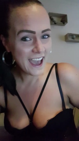 XXSquirtySamXX 05-08-2020 Topless  Recorded Toys